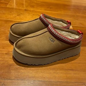 NEW WOMENS TAZZ UGG SLIPPER (CHESTNUT)